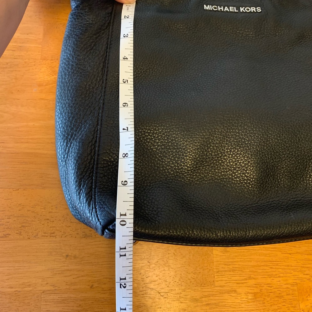 Michael Kors Chain Strap Tote - Picture 3 of 8